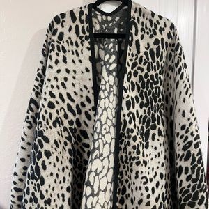 Leopard print poncho O/S - bcbg